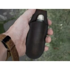 Grande Pochette Magnétique En Cuir Marron Pour Couteaux - Böker -Opinel Magasin grande pochette magnetique en cuir marron pour couteaux boeker 2